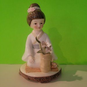VINTAGE ENESCO 1980 Chinese girl figurine